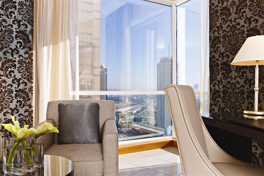 Fairmont Dubai Hotel